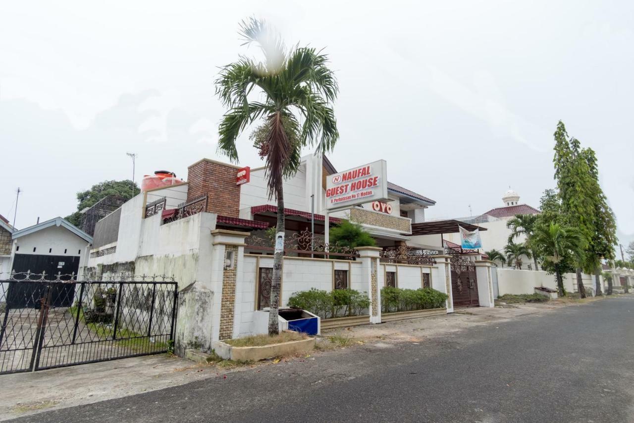 Oyo 619 Naufal Guest House Syariah Медан Экстерьер фото