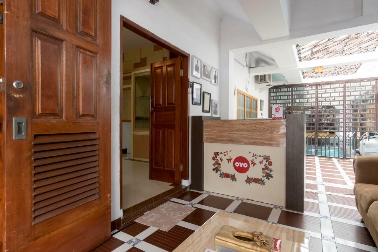 Oyo 619 Naufal Guest House Syariah Медан Экстерьер фото