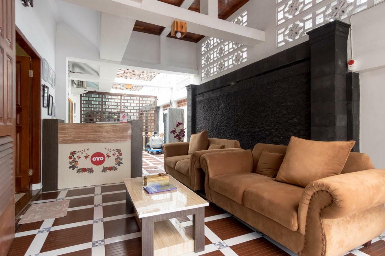 Oyo 619 Naufal Guest House Syariah Медан Экстерьер фото