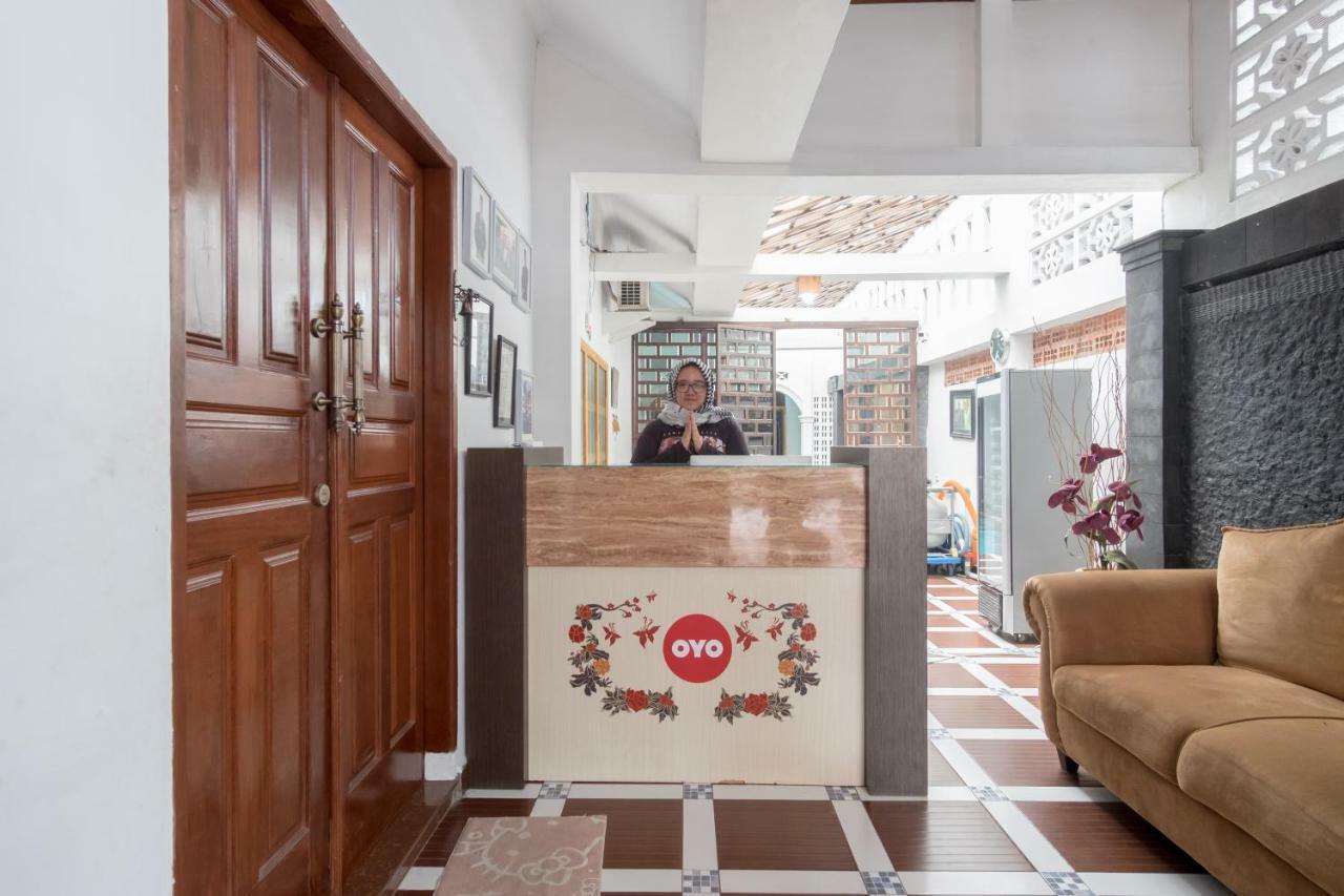 Oyo 619 Naufal Guest House Syariah Медан Экстерьер фото