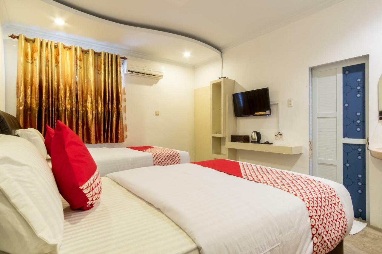 Oyo 619 Naufal Guest House Syariah Медан Экстерьер фото