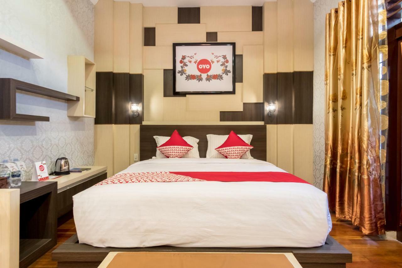 Oyo 619 Naufal Guest House Syariah Медан Экстерьер фото
