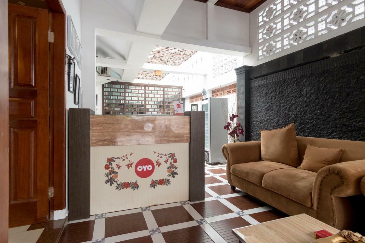 Oyo 619 Naufal Guest House Syariah Медан Экстерьер фото
